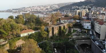 DAVALARIN GÖLGESİNDE KALAN KENT MİRASI TRABZON'UN EN ÖZEL ALANLARINDAN BİRİ OLAN GÜZELHİSAR KALESİ VE ÇEVRESİ, BUGÜN ÇOK BAŞLI HUKUKİ SÜREÇLERİN GÖLGESİNDE GELECEĞİNİ ARIYOR