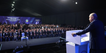 CUMHURBAŞKANI ERDOĞAN: "TÜRKİYE'Yİ DÜNYANIN EN GENİŞ UÇUŞ ALANINA SAHİP ÜLKELERİNDEN BİRİ YAPTIK" "MUHALEFETİN ENGELLEMEK İÇİN ELİNDEN GELENİ YAPTIĞI İSTANBUL HAVALİMANI UÇUŞ SAYISINDA 550 BİN UÇAK TRAFİĞİYLE AVRUPA'DAKİ LİDERLİĞİNİ SÜRDÜRÜYOR" "HAYATA GEÇİRDİĞİMİZ PROJELERLE TÜRKİYE'Yİ HEM BÖLGESİNDE, HEM DE DÜNYADA SEÇKİN BİR KONUMA ULAŞTIRDIK" "298 MİLYON EUROLUK YATIRIM DEĞERİNE SAHİP BU PROJEYİ DEVLETİMİZİN KASASINDAN TEK BİR KURUŞ BİLE ÇIKMADAN GERÇEKLEŞTİRDİK"