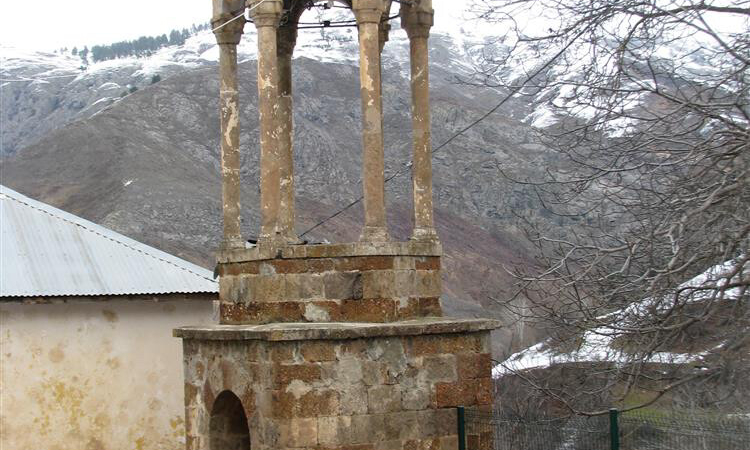 Minareyle Yan Yana 160 Yıllık Çan Kulesi. Arpalı Köyü’nde Hoşgörünün Simgesi
