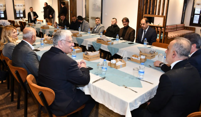 Vali Baruş: Yerel Basın Kamu Yönetiminin Körleşmesini Engelliyor