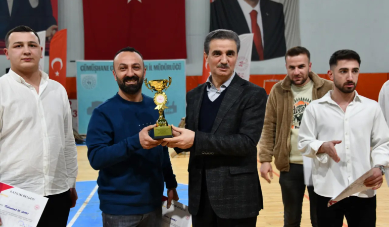 Gümüşhane’de Halk Oyunları Şöleni Kültürel Hafızayı Canlandırdı