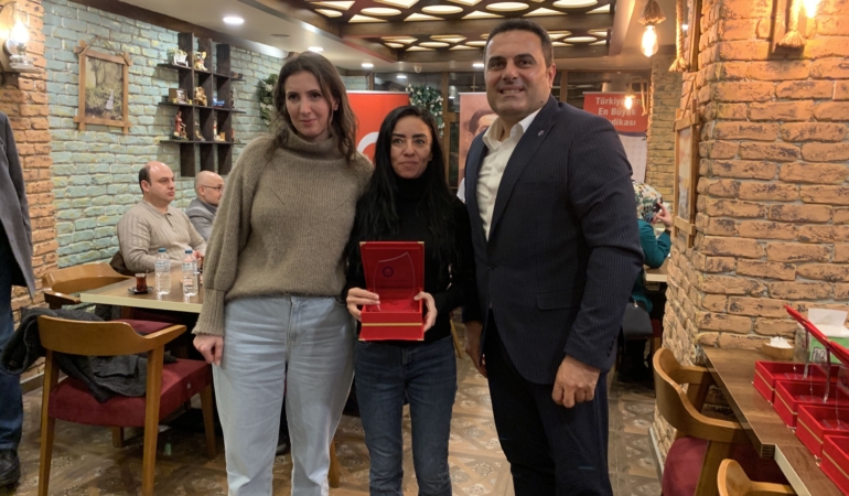 Eğitim-Bir-Sen’den Akademik Başarıya Ödül