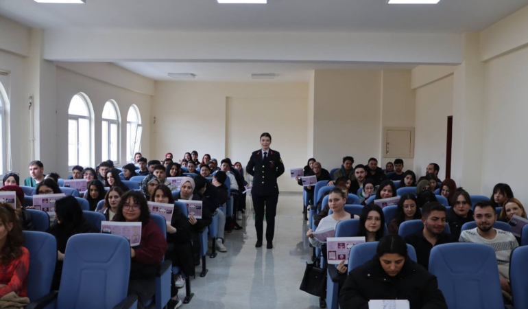 ÜNİVERSİTE ÖĞRENCİLERİNE JANDARMADAN FARKINDALIK EĞİTİMİ