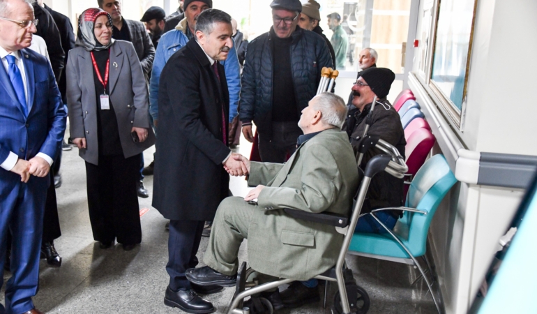 Vali Cevdet Atay’dan Gümüşhane Devlet Hastanesi’ne Moral Ziyareti
