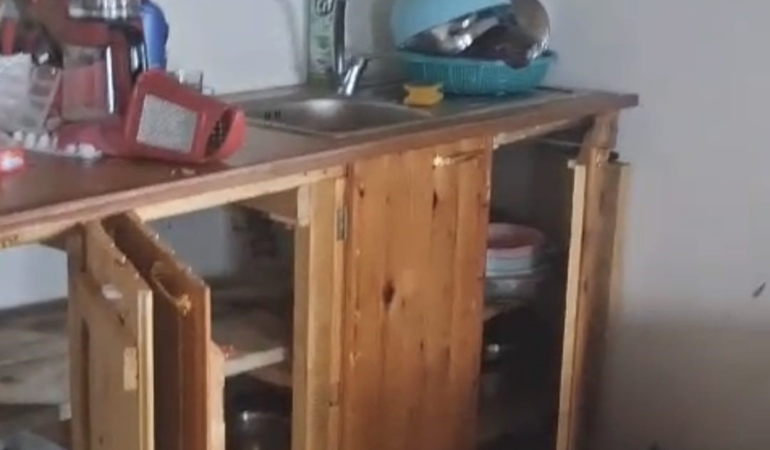 Ayılar “Level Atladı”! Çatıdan ve İkinci Kattan Eve Girdiler