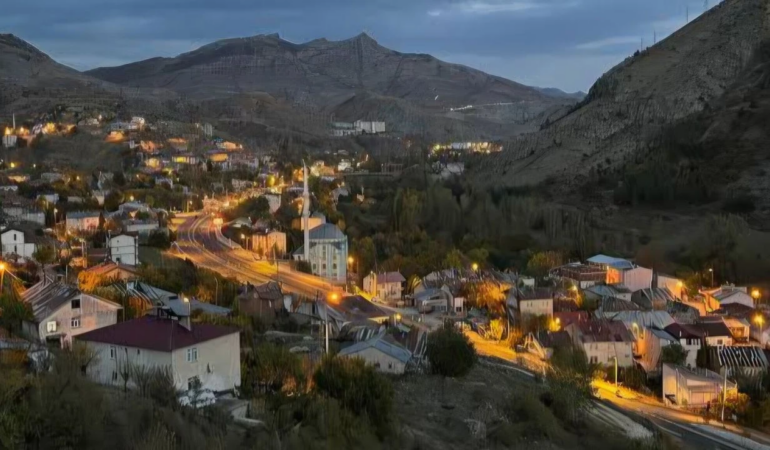 FARK VAR AMA SAHADA HAREKET VAR: CHP SESSİZCE YÜKSELİYOR