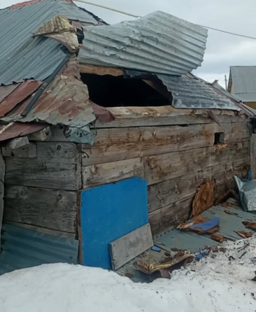 GÜMÜŞHANE YAYLALARINDA AYI DEHŞETİ DEVAM EDİYOR AYILAR YÜCEBELEN YAYLASI'NDA ÇATIDAN GİRDİĞİ YAYLA EVİNİ KULLANILAMAZ HALE GETİRDİ