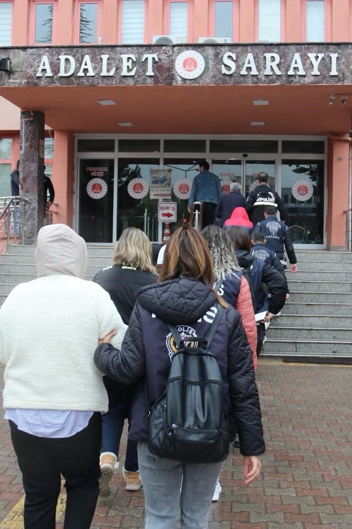 57 MİLYONLUK SİBER VURGUNUNA DARBE: 18 TUTUKLAMA 'BORSADA PARA KAZANDIRACAĞIZ' DİYEREK 57 MİLYONLUK VURGUN YAPAN ŞEBEKE ÇÖKERTİLDİ