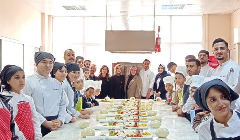 Minik Şeflerin Mutfağında Bayram Sevinci