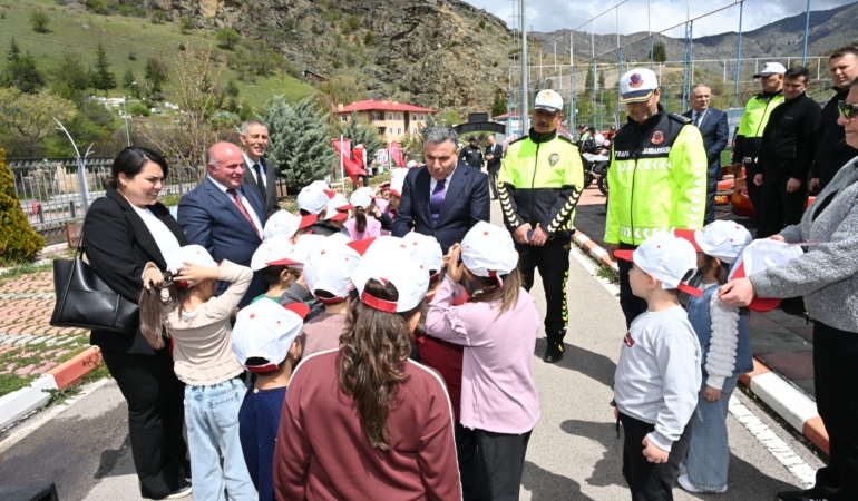 Gümüşhane’de Çocuklara Uygulamalı Trafik Eğitimi Verildi