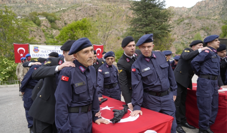 Gümüşhane’de Duygu Dolu Temsili Askerlik Töreni
