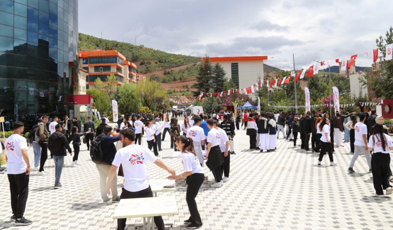 Günifest Coşkuyla Başladı: Kampüs Bahar Şenliğine Döndü
