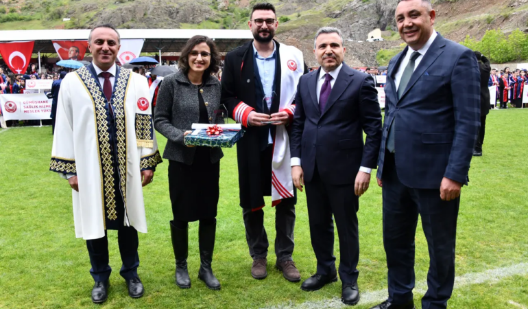 Gümüşhane Üniversitesi’nde Mezuniyet Coşkusu: 2 Bin 800 Öğrenci Kep Attı
