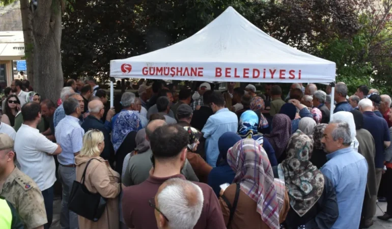 Gümüşhane’de Aşure Bereketi: Bin Kişilik İkramda Birlik ve Kardeşlik Mesajı