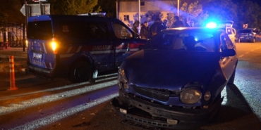 GÜMÜŞHANE'DE ALKOLLÜ SÜRÜCÜ JANDARMA ARACINA ÇARPTI, EHLİYETİNE EL KONULDU