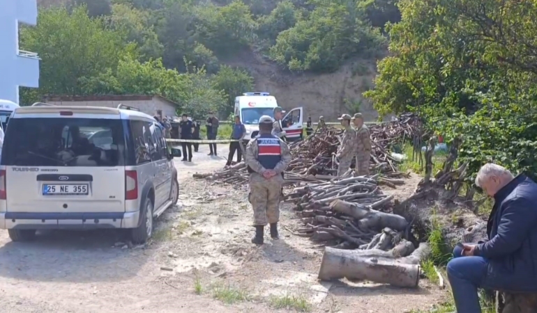 Eşini Odunla Döverek Öldürdü, Kaçan Şüpheli Aranıyor
