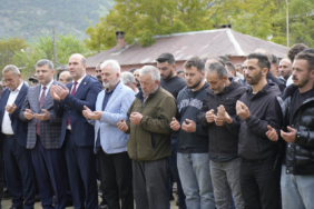 GÜMÜŞHANE'DE ÖLDÜRÜLEN GENÇ KADIN SON YOLCULUĞUNA UĞURLANDI 6 AYLIK BEBEĞİNİ GERİDE BIRAKAN ARZU PEKİN DEFNEDİLDİ