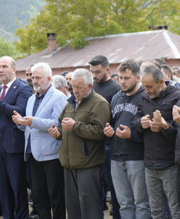 GÜMÜŞHANE'DE ÖLDÜRÜLEN GENÇ KADIN SON YOLCULUĞUNA UĞURLANDI 6 AYLIK BEBEĞİNİ GERİDE BIRAKAN ARZU PEKİN DEFNEDİLDİ
