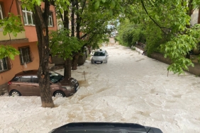 GÜMÜŞHANE'DE DOLU VE SAĞANAK HAYATI FELÇ ETTİ