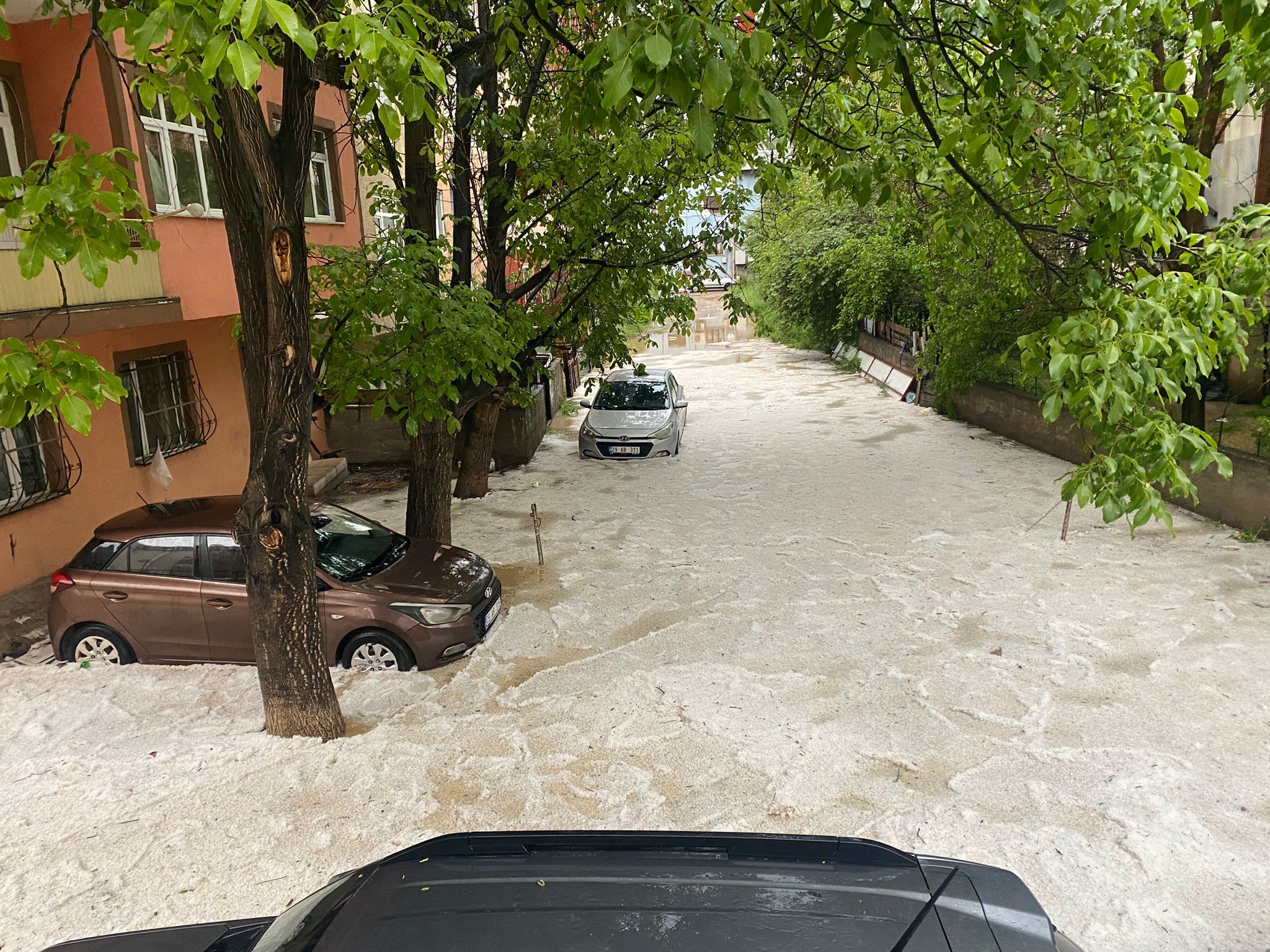 GÜMÜŞHANE'DE DOLU VE SAĞANAK HAYATI FELÇ ETTİ