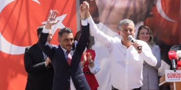 ÖZGÜR ÖZEL TEKKE'DE KONUŞTU "6 YIL ÖNCEKİ GENEL BAŞKANI BUTLAN KARARIYLA TEKRAR GETİRDİLER"