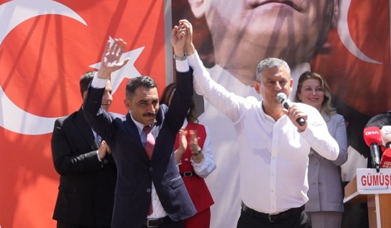 Özgür Özel Tekke’de Konuştu: “Bu Kötülüklere Karşı Vicdanınıza Sığınıyorum”