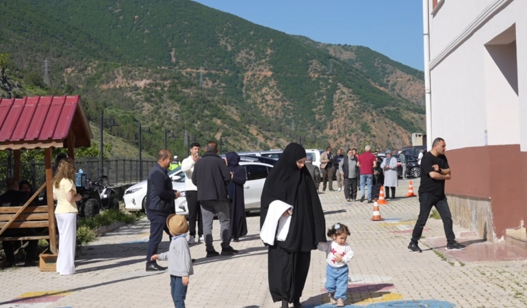 Tekke’de Oy Verme İşlemleri Devam Ediyor
