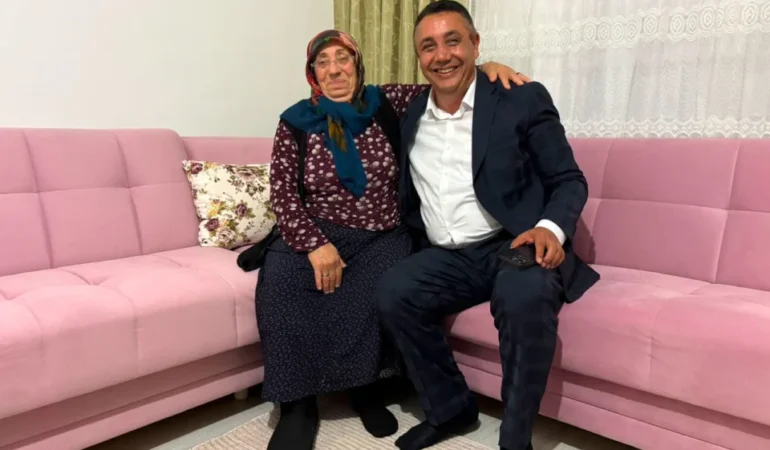 Eczacıydı, Başkan Oldu; Eski Hastasını Unutmadı