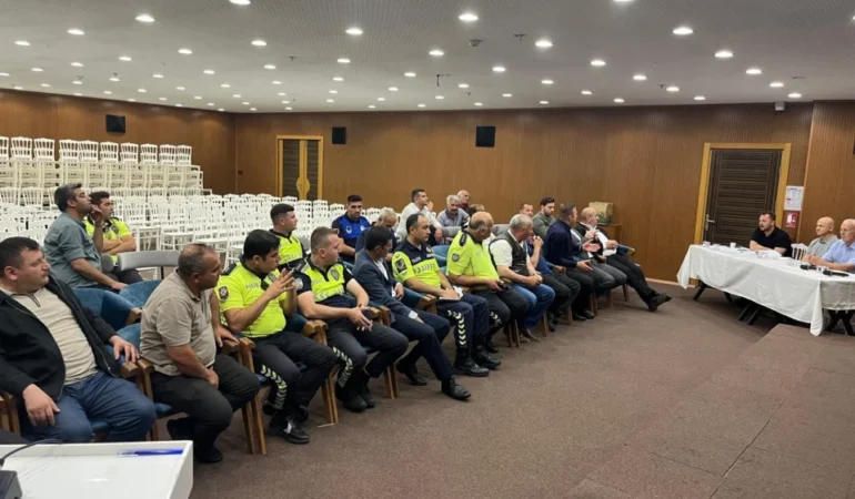 Servis Taşımacılığı Masaya Yatırıldı: Gümüşhane’de Güvenli Ulaşım İçin Ortak Toplantı