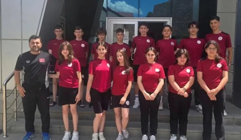 Gümüşhaneli Yüzücüler Erzurum’dan 13 Dereceyle Döndü
