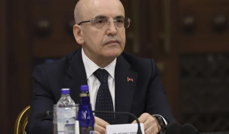Bakan Şimşek: İç borç çevirme oranları öngörülerimizin altında seyrediyor