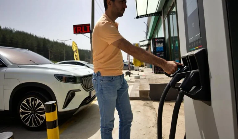 Elektrikli araçların şarj tüketimi yılın ilk yarısında yüzde 153,5 arttı