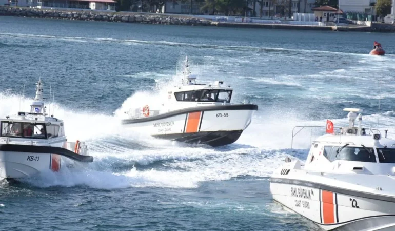 Sahil Güvenlik ekipleri denizlerde kaçakçılara geçit vermedi