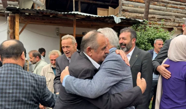 AK Parti Gümüşhane’de Saha Mesaisini Artırdı: Hane Hane, Köy Köy Ziyaret