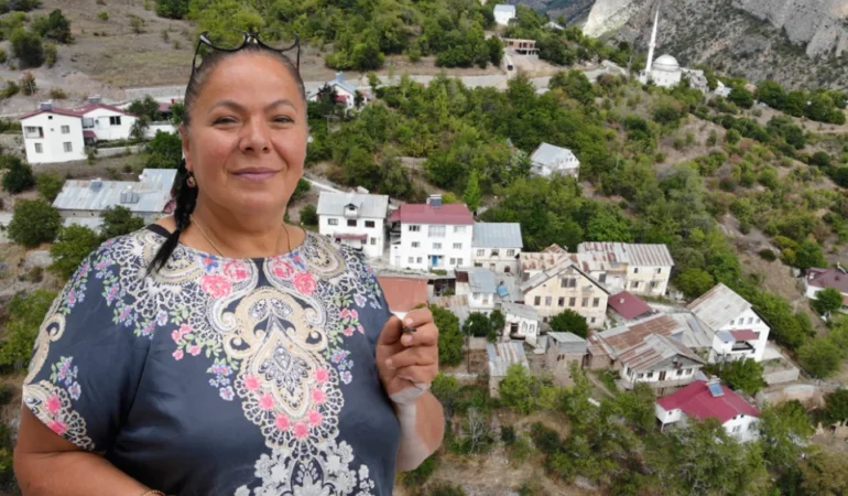Yıpranmış Duvarlar Çiçeklerle Hayat Buluyor