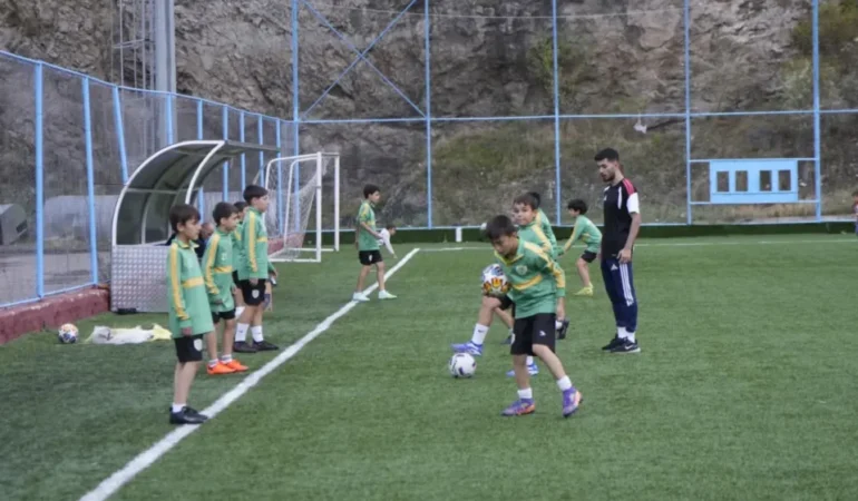 Gümüşhane’de Amatör Futbol Alarm Veriyor: 700 Genç Tehlikede!