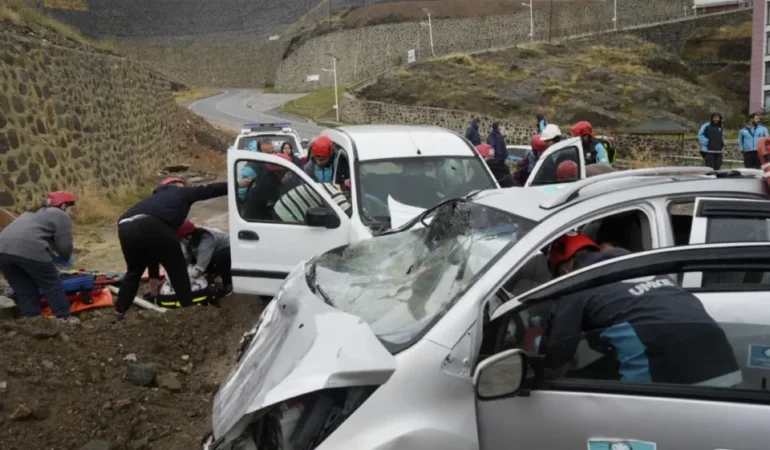 Gümüşhane’de UMKE’den Nefes Kesen Tatbikat